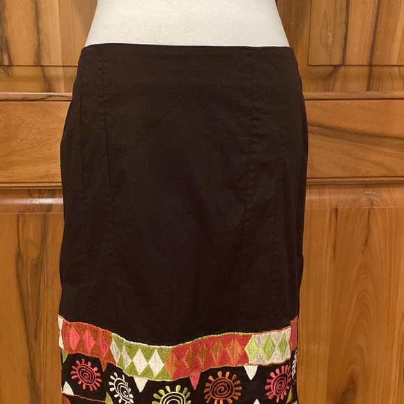 Niza Moda - Madrid, Spain - Brown Skirt, Embroidered Graphic Hem Design - EUC, M - Picture 2 of 11
